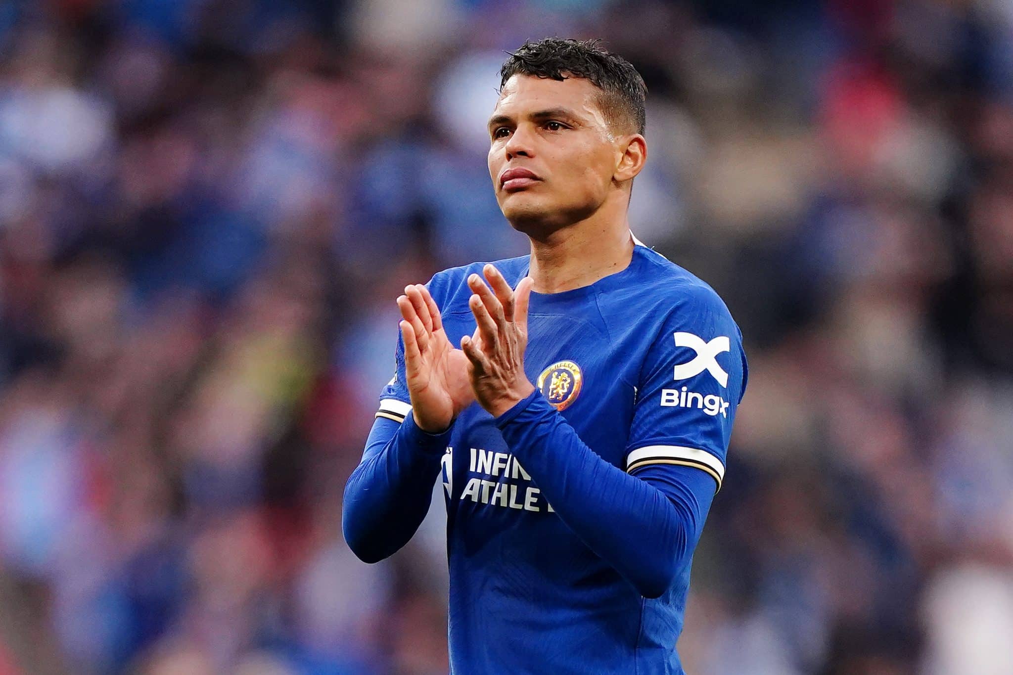 Chelsea oficializa abalada de Thiago Silva