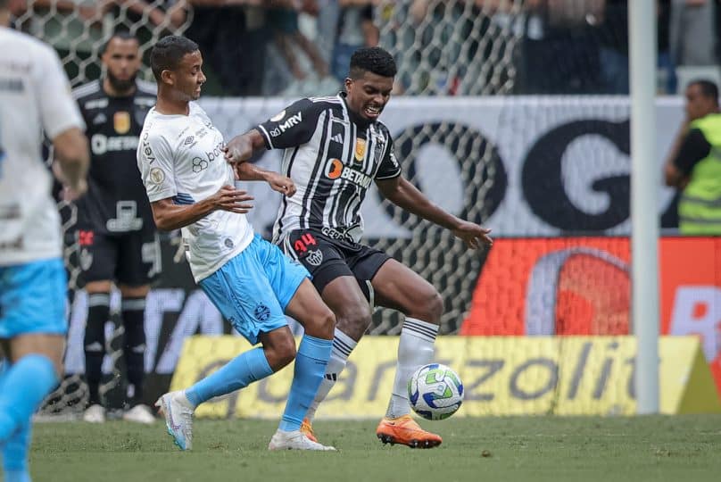 Exiguidade técnica vira númerica, e obriga Renato a apostar em garotos do Grêmio