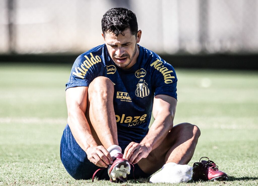 Posteriormente bronca em Manaus, Carille aguarda respostas do Santos na frente da Ponte Preta