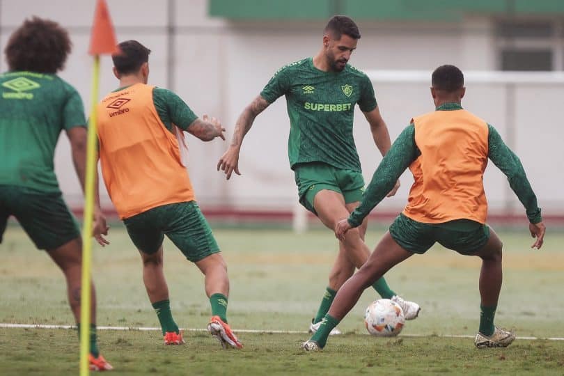 contestação no CT do Fluminense pediu intuito de improvisos de Diniz