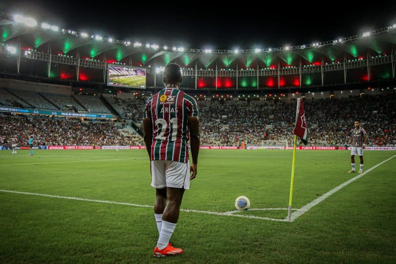 De garçom a goleador, Arias passa Tubo e vira bombeiro do Fluminense em 2024