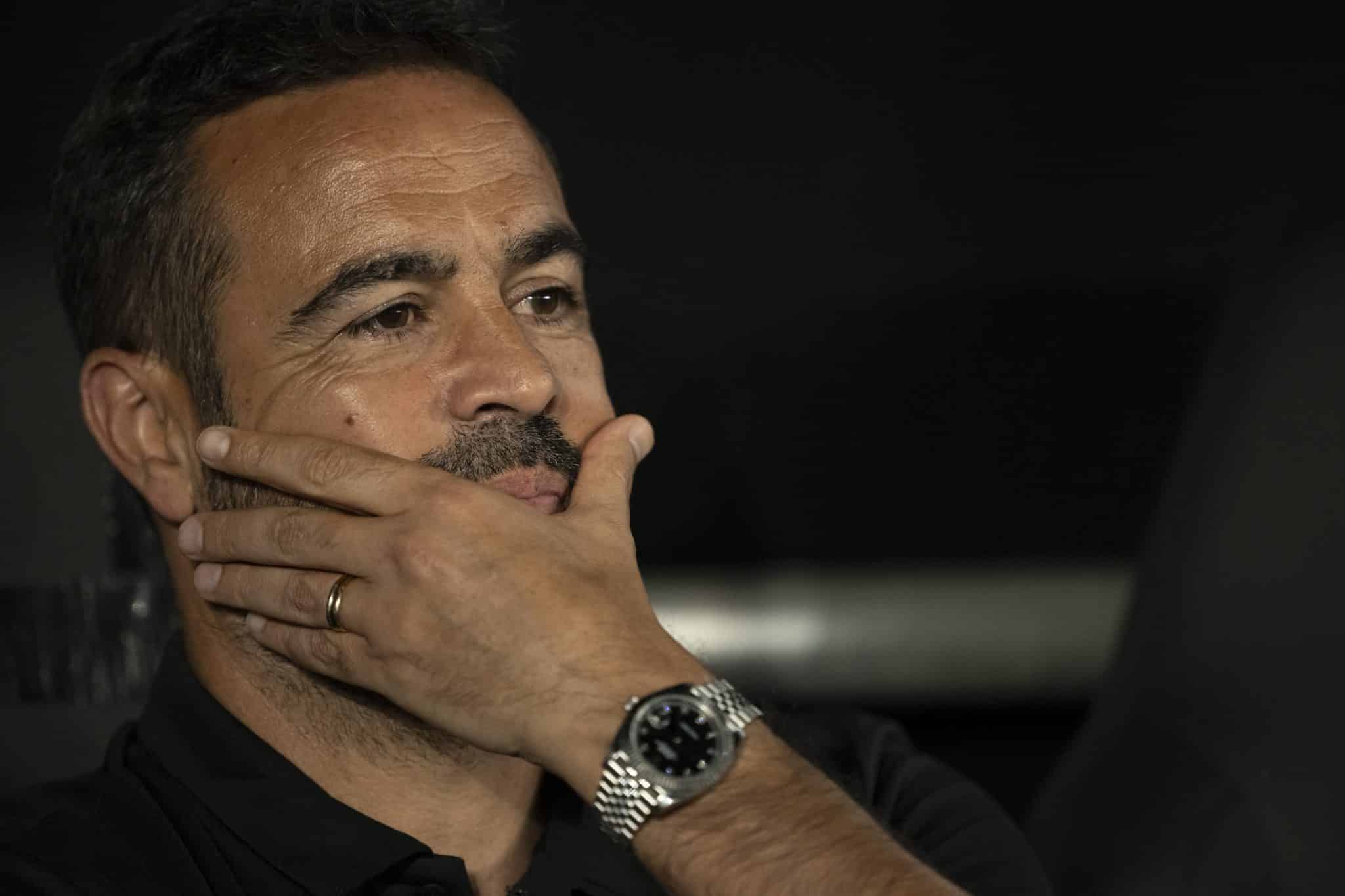 Artur Jorge critica jogo encadeado em triunfo do Botafogo
