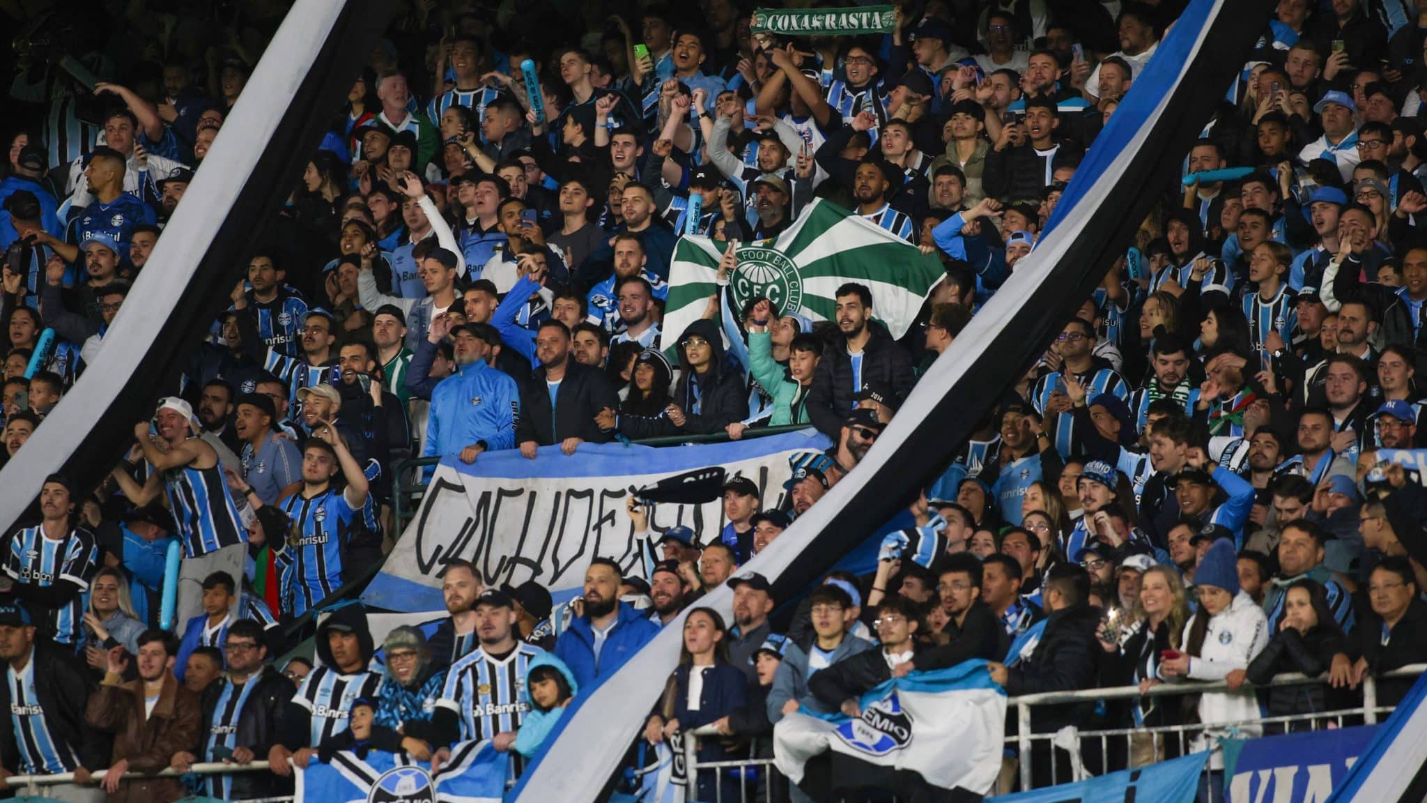 Mecha do Grêmio transformou o Couto Pereira no Olímpico em goleada na Libertadores