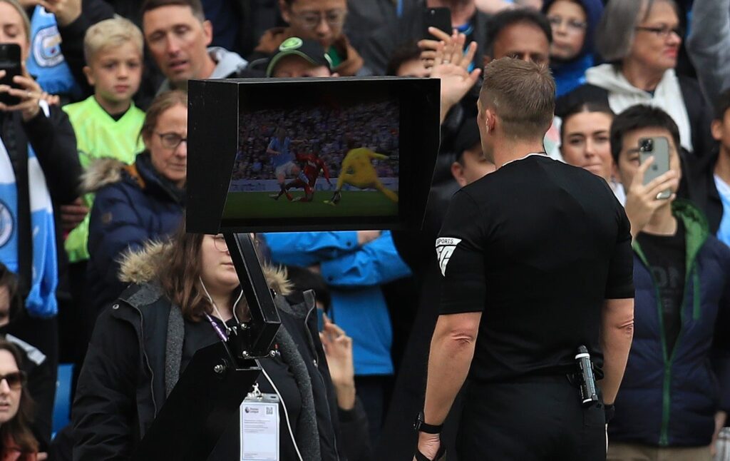 Intuito do VAR? Agremiação pede e Premier League vai votar perenidade da utensílio