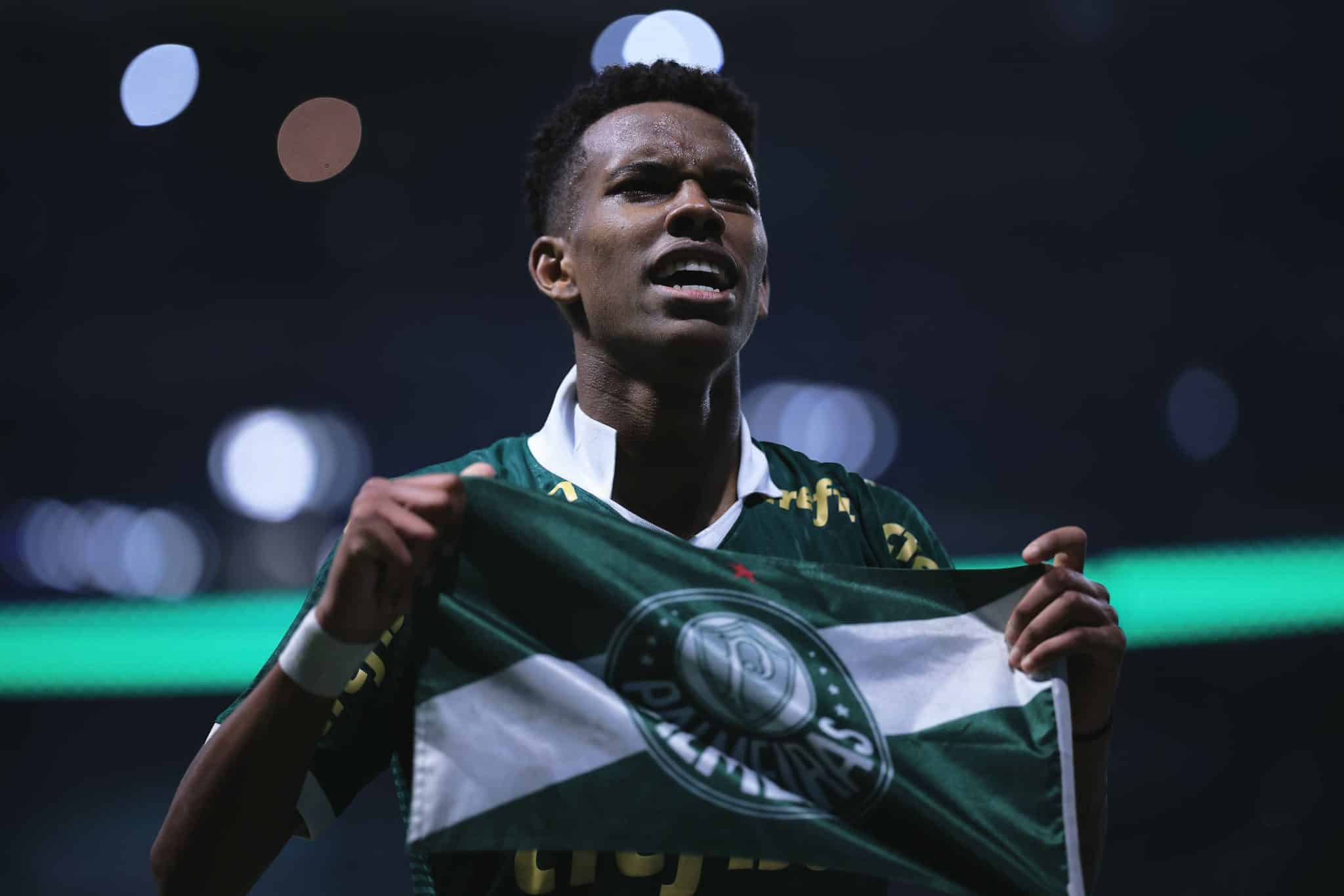 Existe a chance de Estêvão permanecer no Palmeiras até 2027 uma vez que quer Abel?