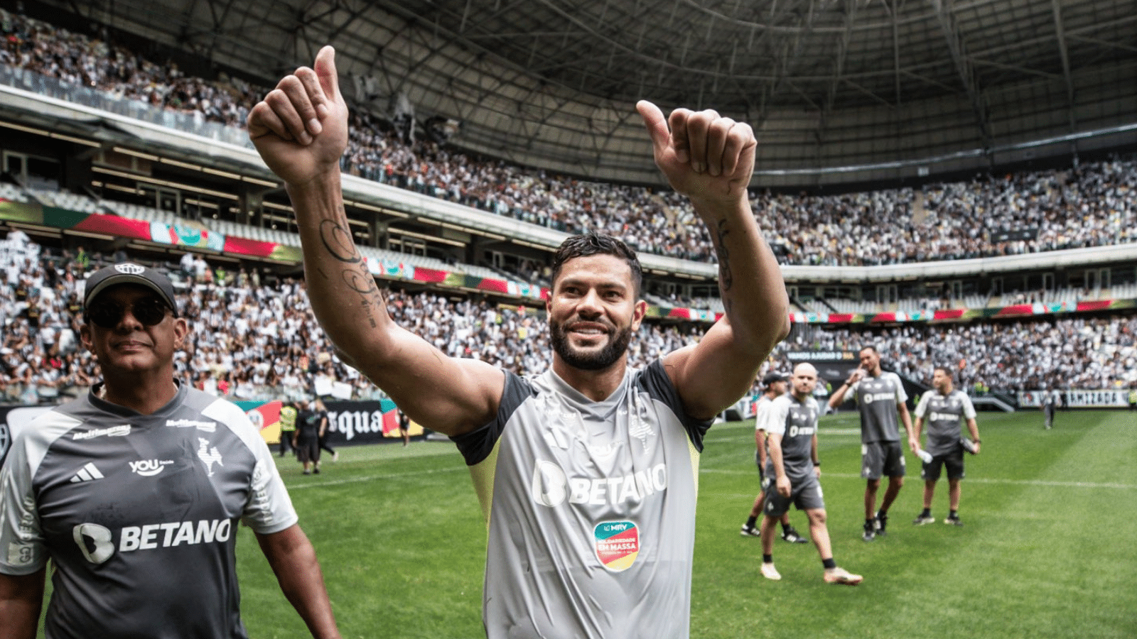 Hulk doa R$ 100 milénio às vítimas no Austral e se diz em prol da descontinuação do futebol