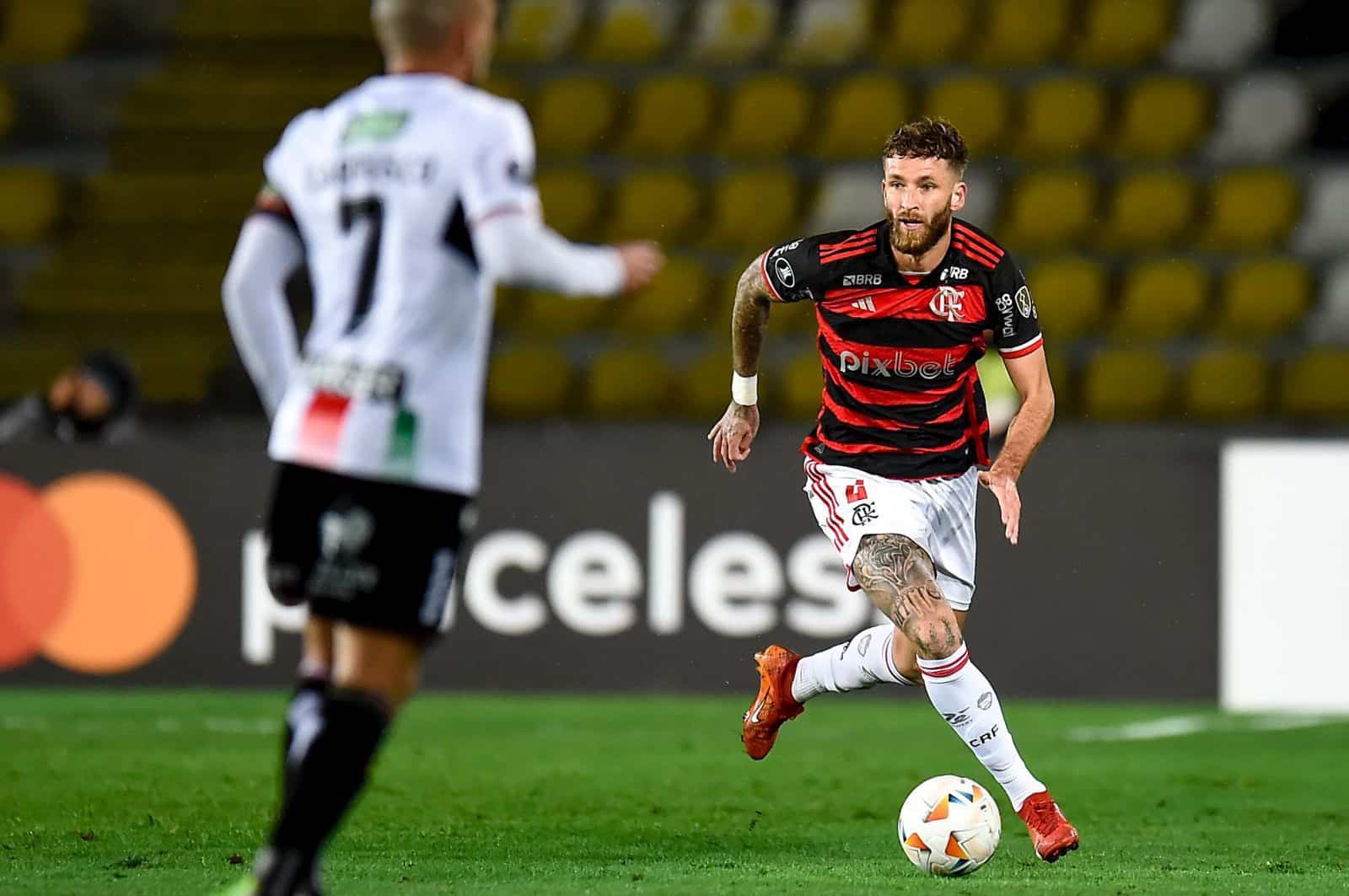 Flamengo peca no doesto e é punido por golaço do Palestino