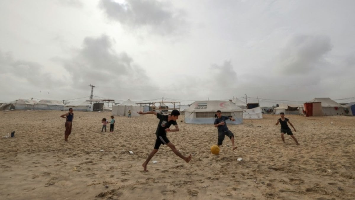 Projeto de futebol na Filete de Gaza achego crianças a olvidar a batalha