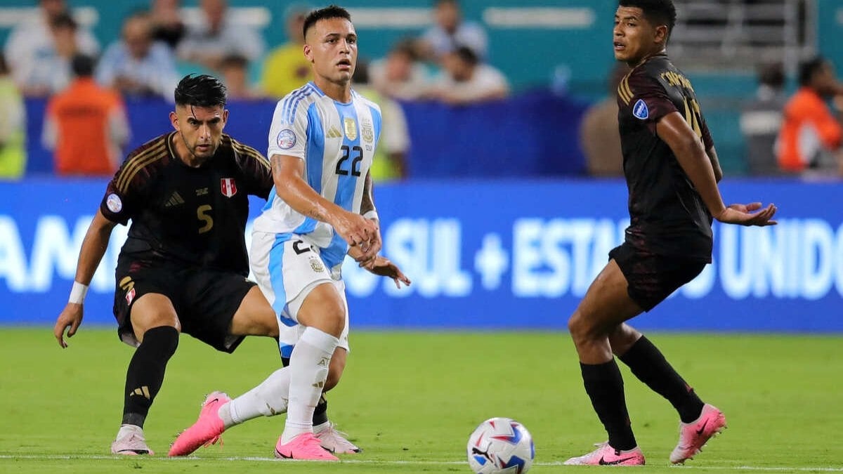 Reservas da Argentina vencem Peru com gols de Lautaro Martínez