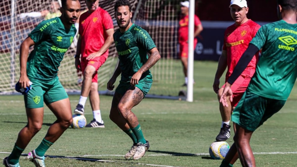 Com mudanças no time titular, Fluminense enfrenta o Atlético-GO para se sacar do Z-4