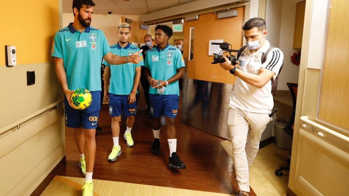 Jogadores da Seleção Brasileira visitam hospital em Orlando, antes de princípio na Despensa América