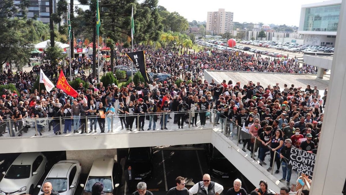 em seguida barafunda, deputados votam terceirização de escolas públicas