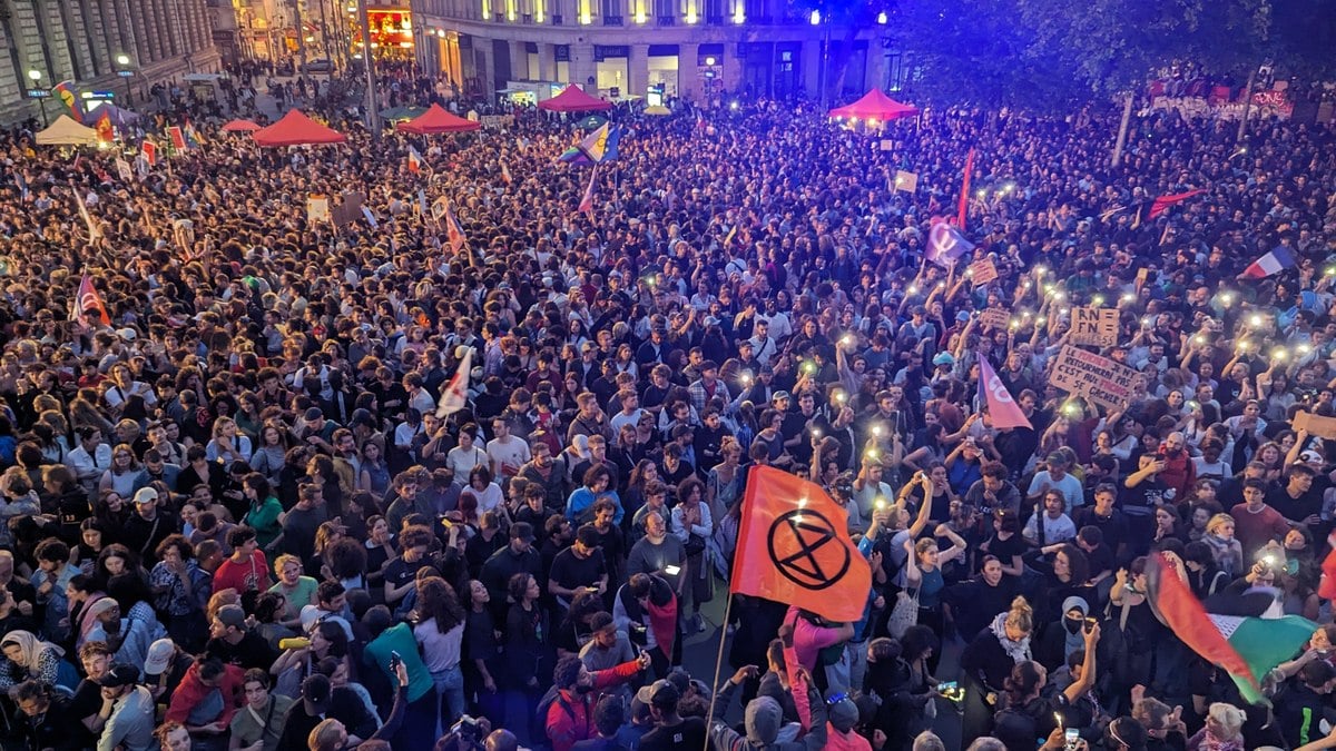 Protestos tomam ruas de Paris em seguida triunfo de extrema dextra; Assista