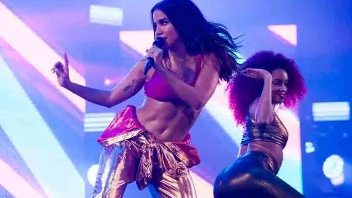 Billboard inclui Anitta entre principais nomes da melodia LGBT+