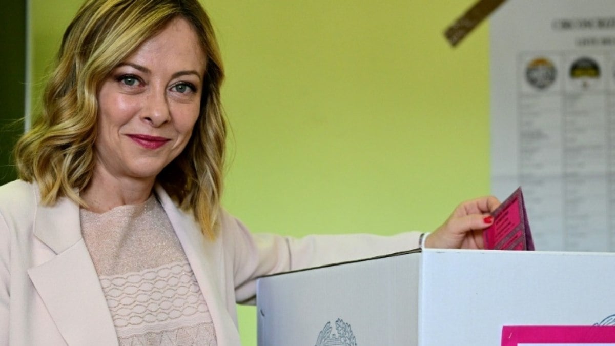 Itália vota para Assembleia Europeu em eleições cruciais para Meloni e extrema dextra