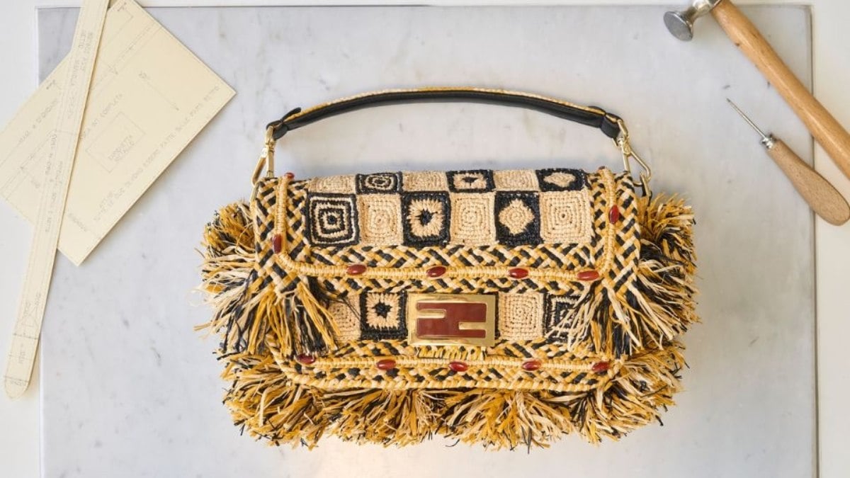 Fendi seta Baguette Hand in Hand com artesãos de Madagascar e Escócia