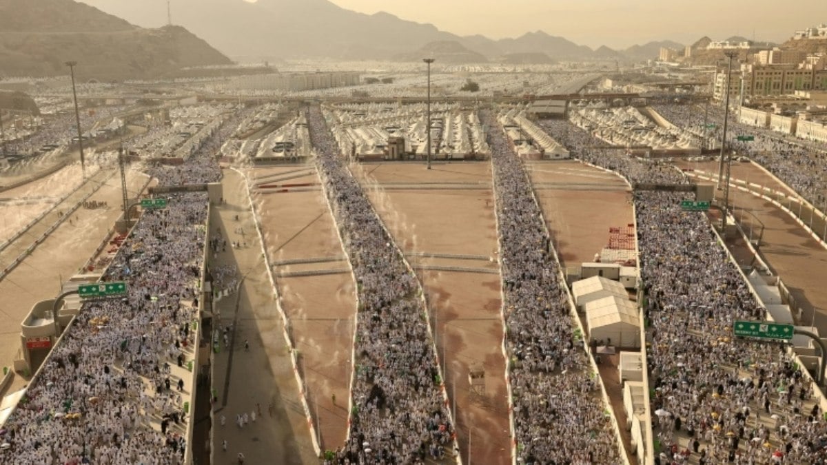 Fiéis muçulmanos fazem derradeiro extenso liturgia do Hajj na Arábia Saudita