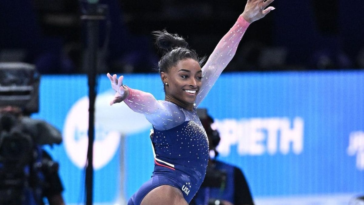 Com casto a pin restrito de Simone Biles, mudança de broches movimenta Vila Olímpica