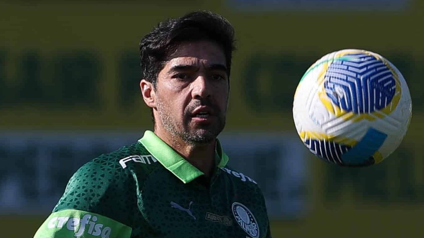 Palmeiras vive estado ali do marco, e Abel descobre respostas inesperadas