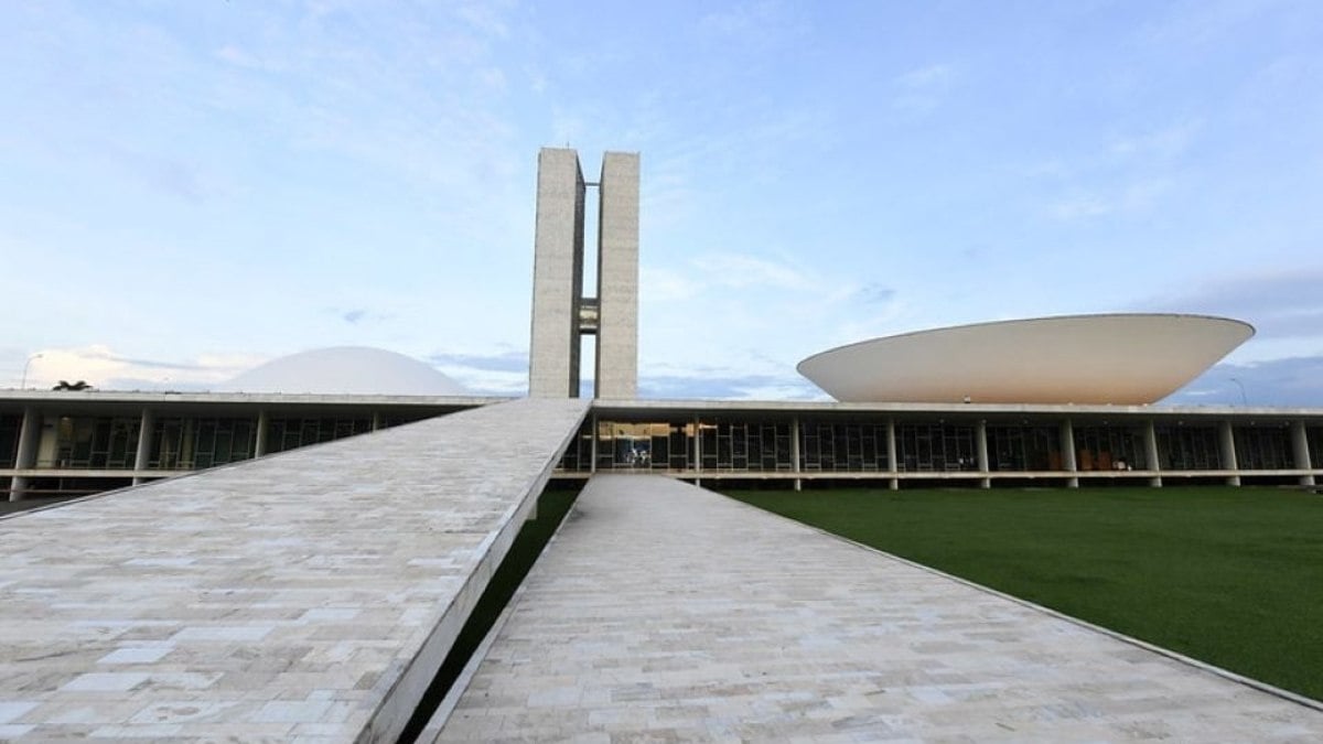 Juízo de Moral admite pedidos contra senadores por quebra de honestidade