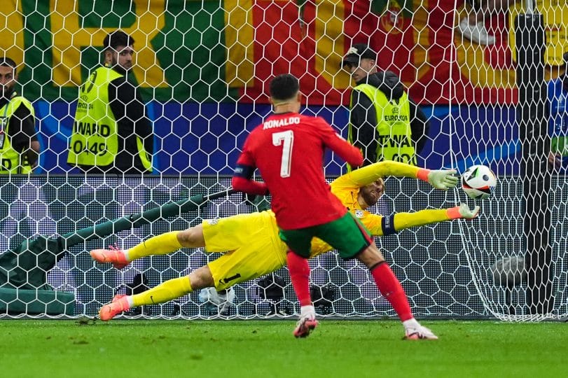 Oblak iguala fronteira impressionante de brasílico depois advogar pênalti de Cristiano Ronaldo