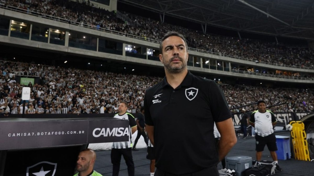 Artur Jorge elogia atuação da equipe em sucesso ‘Fizemos único jogo onde fomos bem comprometidos’