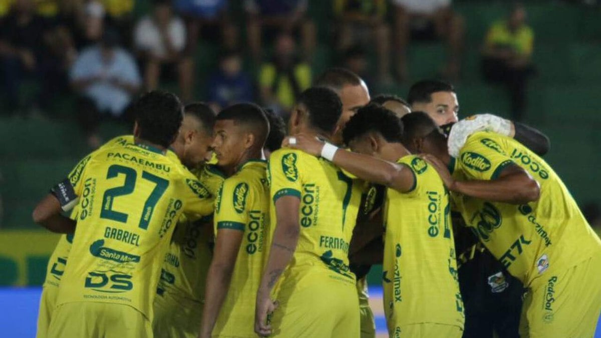 Mirassol vence Coritiba pela Sucessão B; mecha protesta no Couto Pereira