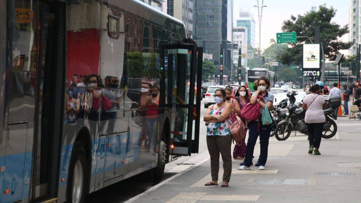 Feriado em São Paulo: O que abre e o que fecha no 9 de julho?