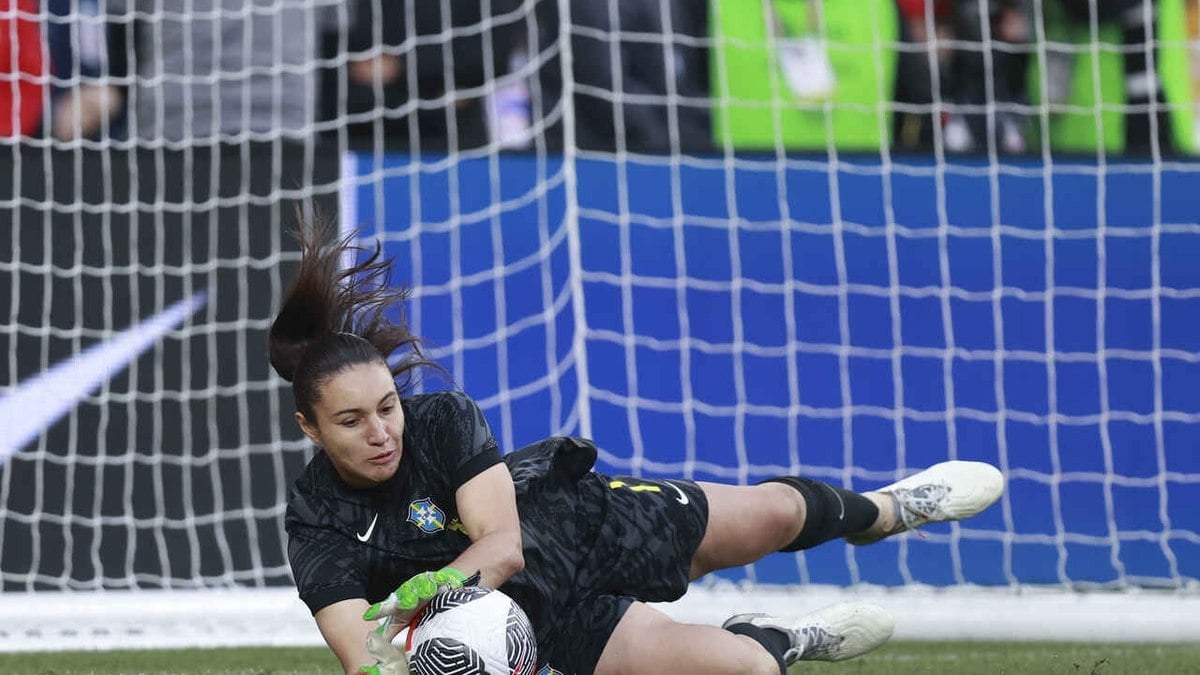 Seleção feminina emula pendência de pênaltis em exercício