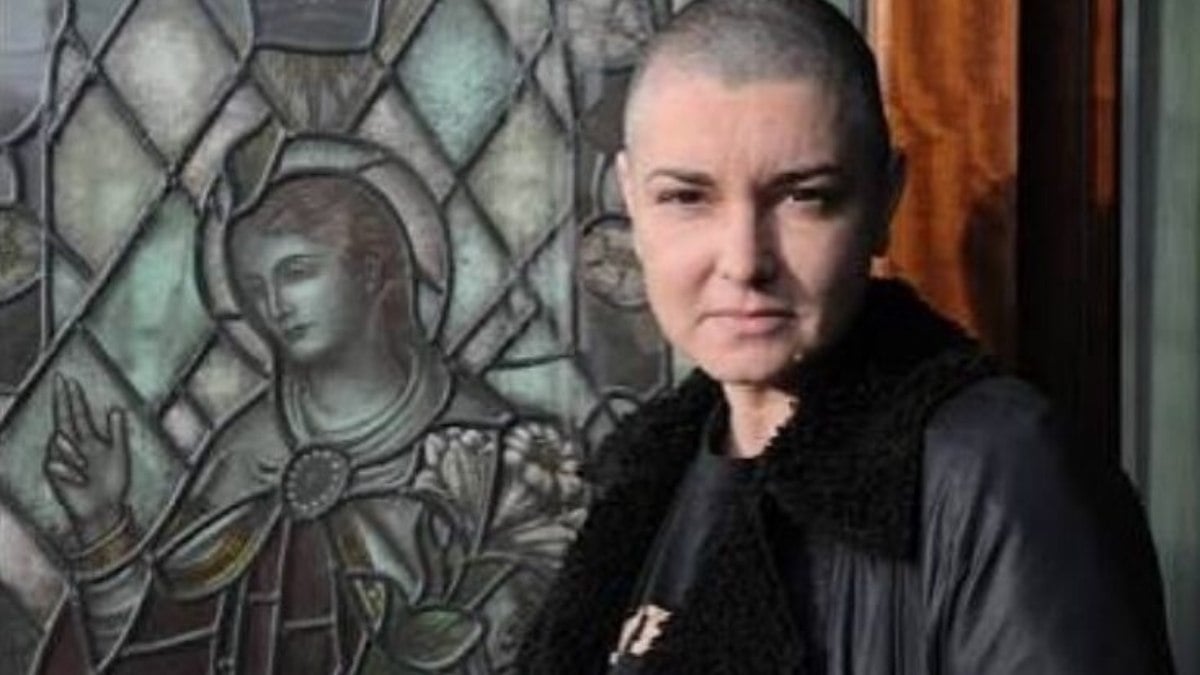 Saiba qual foi a berço da definhamento da cantora Sinéad O’Connor