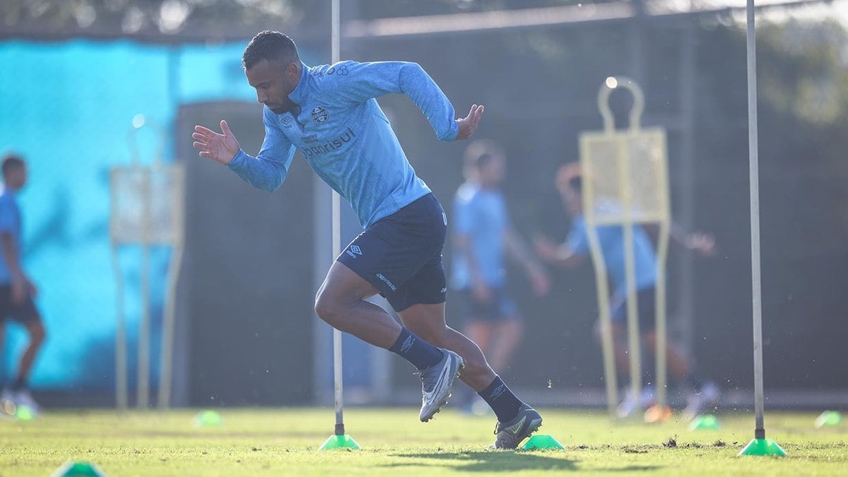 Grêmio negocia abalada de Everton Galdino para o futebol nipónico