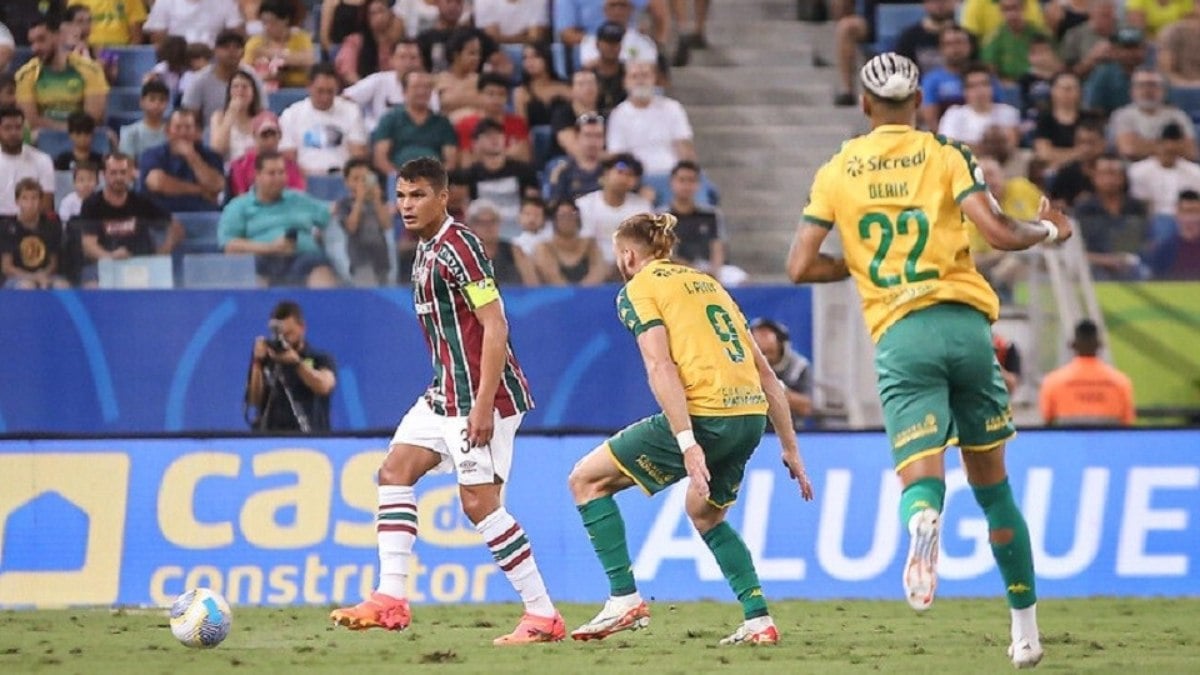 Em domingo de reestreias, Vasco perde e Flu vence