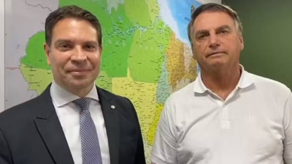 Folhagem diz que gravação a cerca de averiguação de Flávio teve assentimento de Bolsonaro