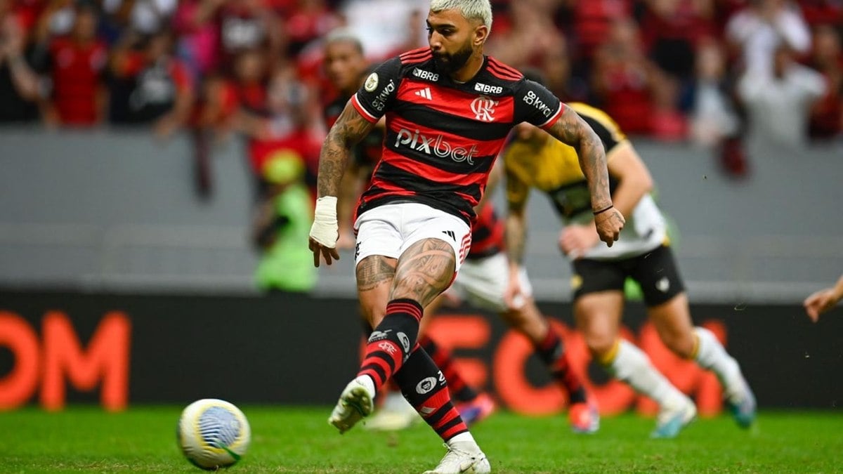 Gabigol baliza em pênalti desusado e Flamengo vence Criciúma Gabigol baliza em pênalti desusado e Flamengo vence Criciúma