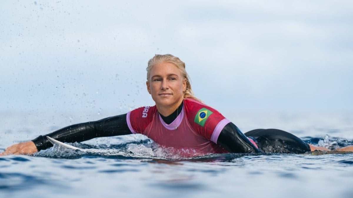 Tati Weston Weston-Webb vence espanhola e vai à semi no surfe; Luana Silva é eliminada