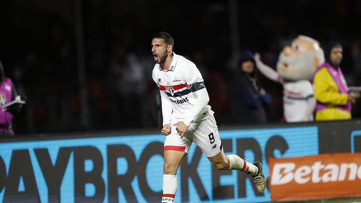 Calleri muda estilo, foge de lesões e engata sequência no São Paulo