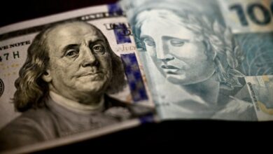 Dólar cai e fecha em R$ 6,02; Ibovespa tem escabroso subida de 3%