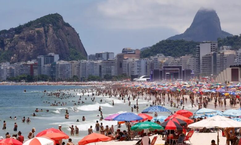 Sol movimenta praias do Rio e noite de Réveillon jamais deve possuir água Sol movimenta praias do Rio e noite de Réveillon jamais deve possuir água