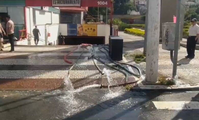 Depois intempérie na sexta, trecho do metrô de SP segue condensado Depois intempérie na sexta, trecho do metrô de SP segue condensado