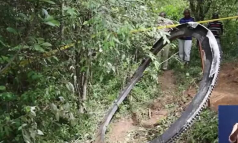 Objeto metálico de 500 kg cai do firmamento no Quênia e assusta moradores; descubra o que é Objeto metálico de 500 kg cai do firmamento no Quênia e assusta moradores; descubra o que é