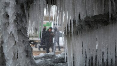 Migrantes enfrentam temperaturas negativas na marco com os EUA