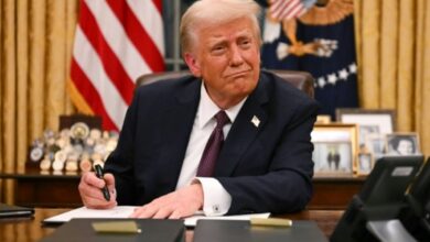 O segundo dia de Trump posteriormente enxurro de decretos presidenciais