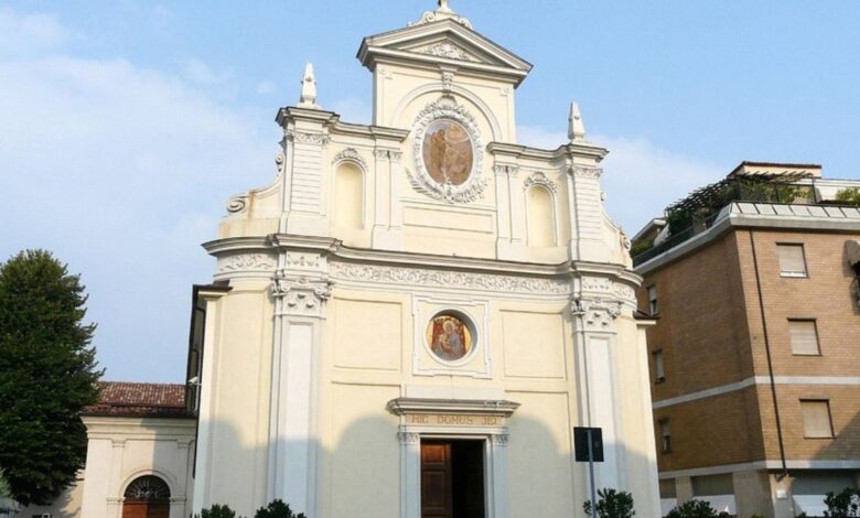 Pároco é pesquisado por decesso de bebê em catedral na Itália