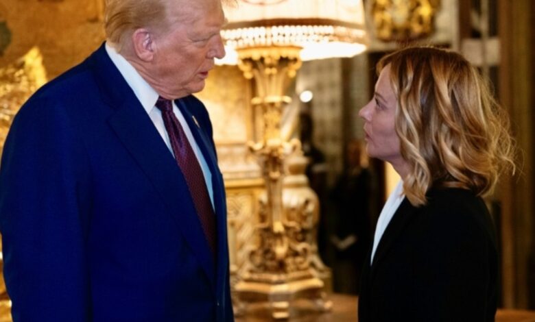 Primeira-ministra italiana visitante Trump em Mar-a-Lago Primeira-ministra italiana visitante Trump em Mar-a-Lago
