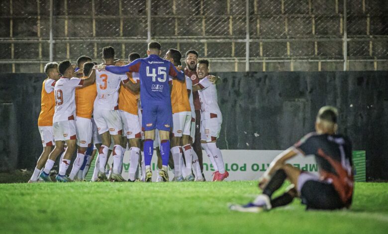 América vence de viradela e assume liderança isolada do Estadual