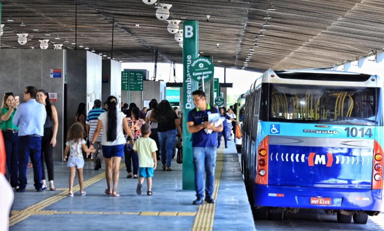 Administração de Goiás entrega restruturação de terminal e 55 novos ônibus