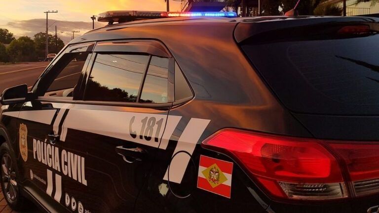 Dama atropela párvulo de 11 anos de destino posteriormente brigas em SC Dama atropela párvulo de 11 anos de destino posteriormente brigas em SC