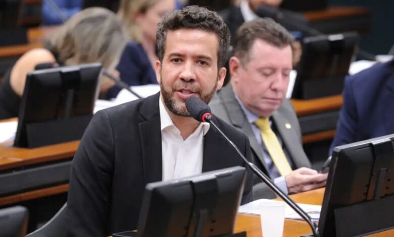 Janones diz que vai aconselhar CPI na Plenário para averiguar Nikolas Ferreira depois vídeo a respeito de Pix Janones diz que vai aconselhar CPI na Plenário para averiguar Nikolas Ferreira depois vídeo a respeito de Pix