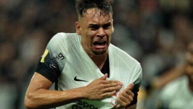 João Pedro celebra avante gol com a camisa do Corinthians: ‘Rebento do meu afã’