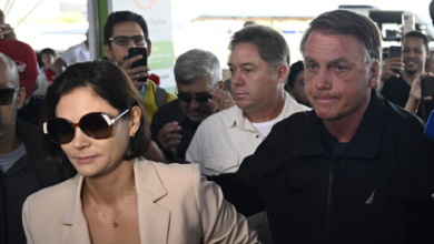 Bolsonaro chora em aeroporto por nunca mando ir à privilégio de Trump